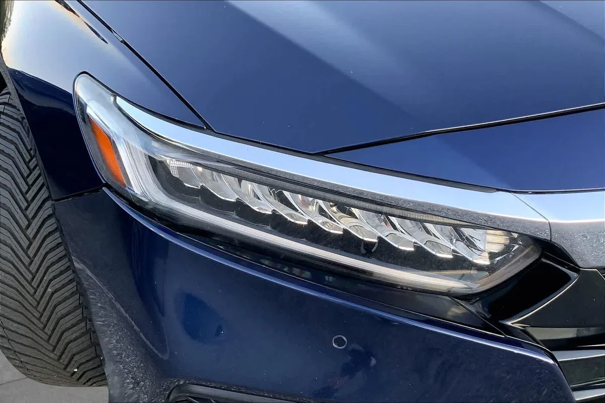 2018 Honda Accord Sedan Touring 1.5T thumbnail 26