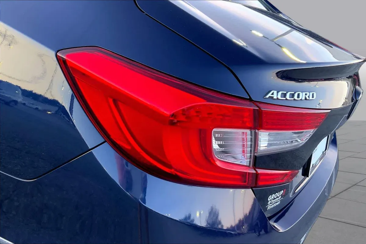 2018 Honda Accord Sedan Touring 1.5T thumbnail 27