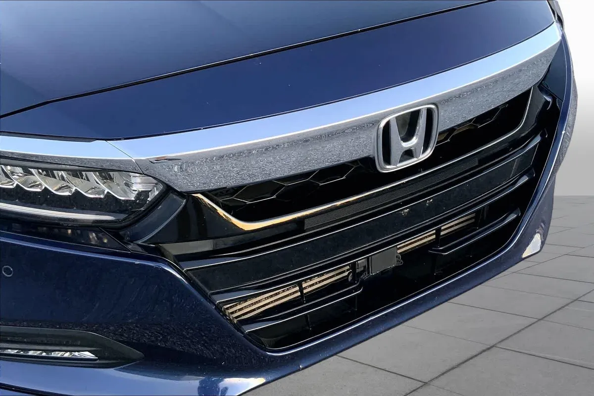 2018 Honda Accord Sedan Touring 1.5T thumbnail 29