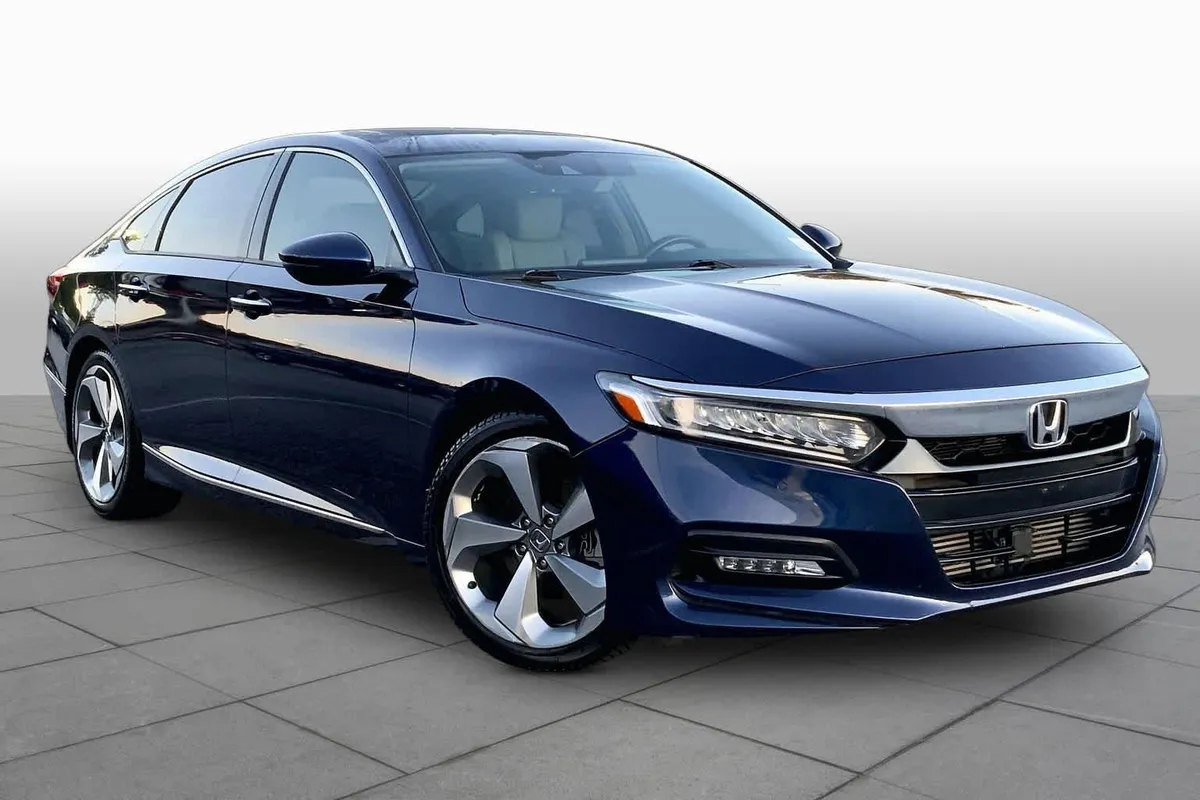 2018 Honda Accord Sedan Touring 1.5T thumbnail 3