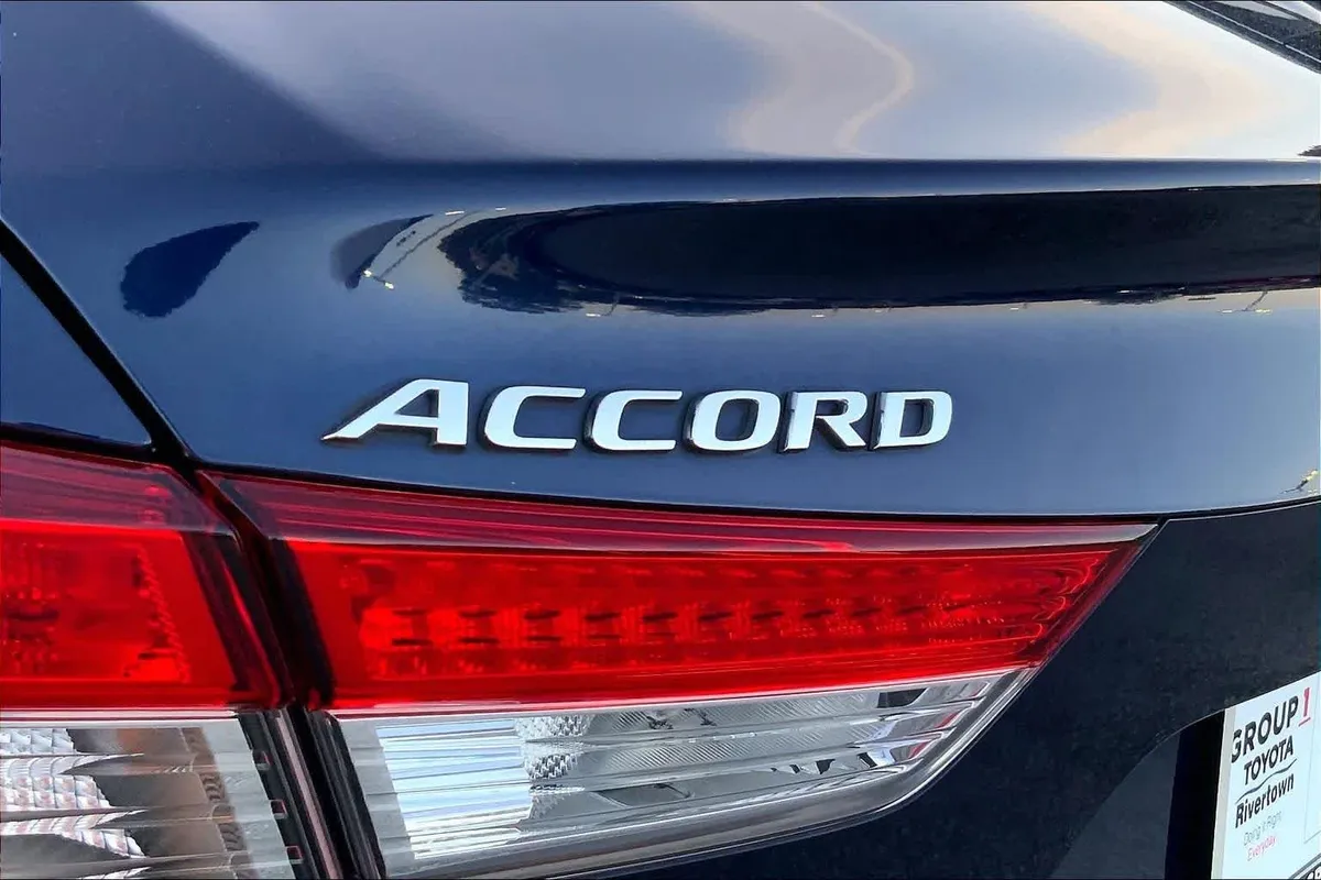 2018 Honda Accord Sedan Touring 1.5T thumbnail 30