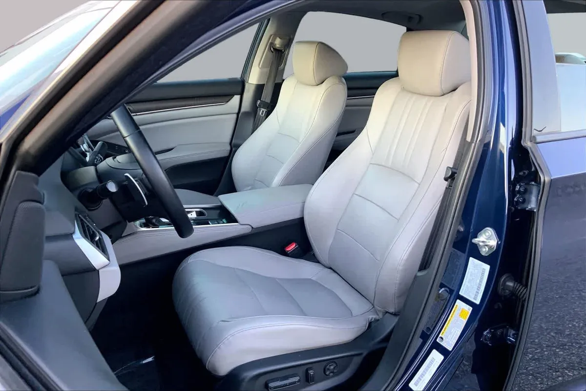 2018 Honda Accord Sedan Touring 1.5T thumbnail 8