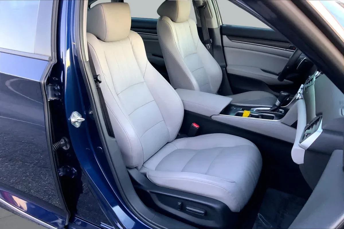 2018 Honda Accord Sedan Touring 1.5T thumbnail 9