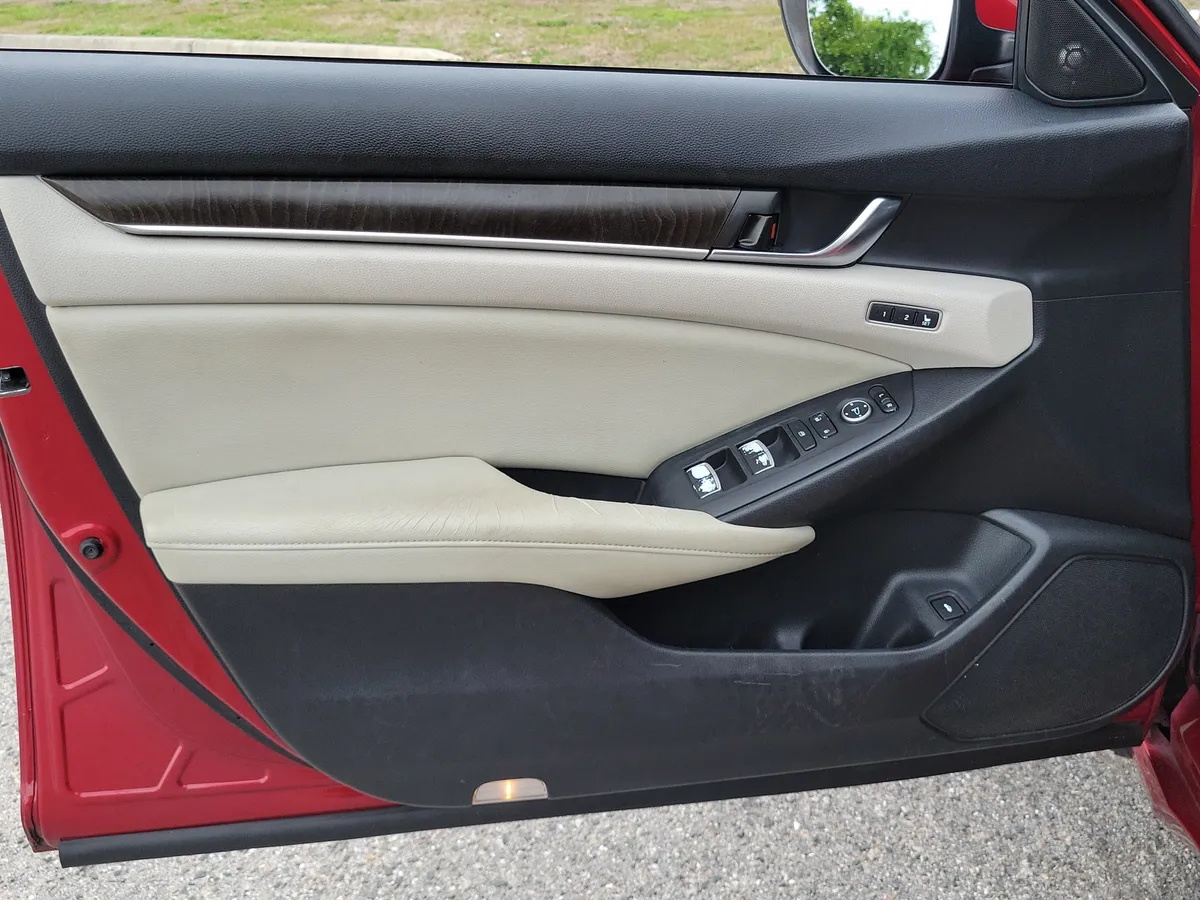 2018 Honda Accord Touring 1.5T thumbnail 13