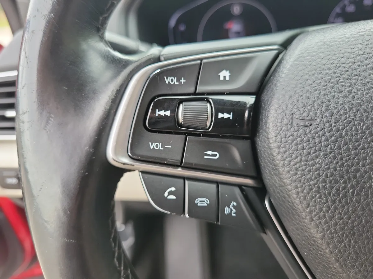 2018 Honda Accord Touring 1.5T thumbnail 18