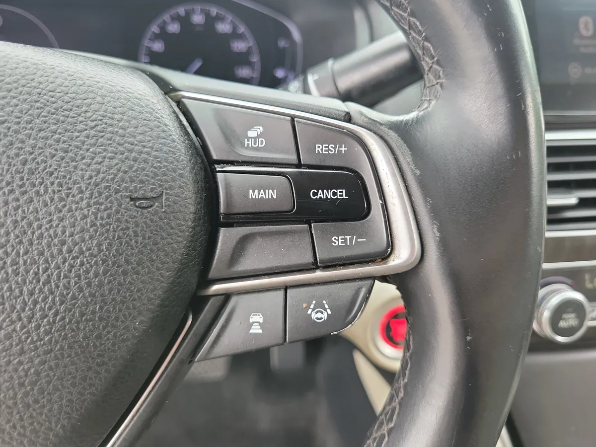 2018 Honda Accord Touring 1.5T thumbnail 19