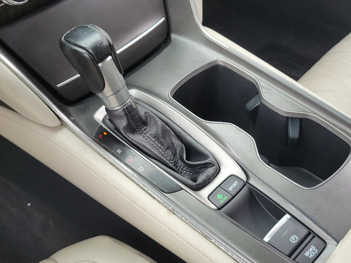 2018 Honda Accord Touring 1.5T thumbnail 24