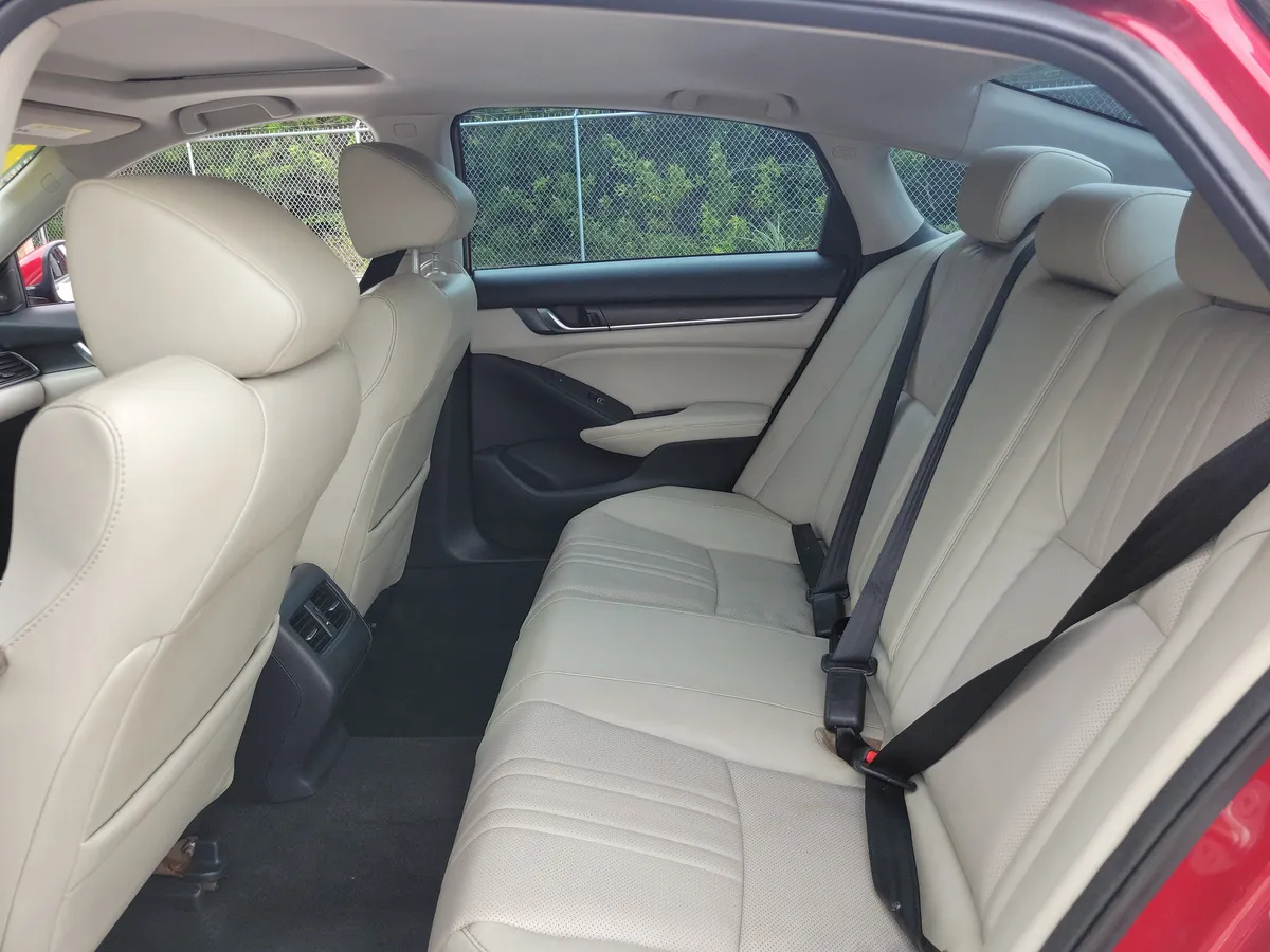 2018 Honda Accord Touring 1.5T thumbnail 29