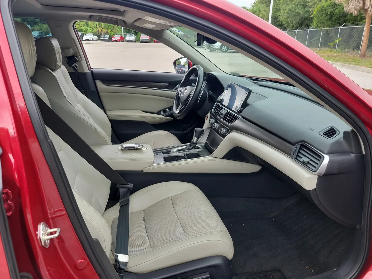 2018 Honda Accord Touring 1.5T thumbnail 31