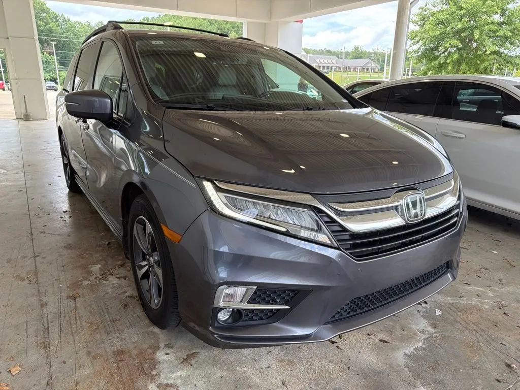 2018 Honda Odyssey Touring thumbnail 4