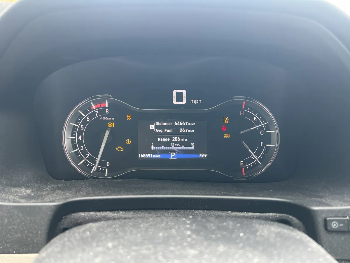 2018 Honda Pilot Touring FWD thumbnail 2
