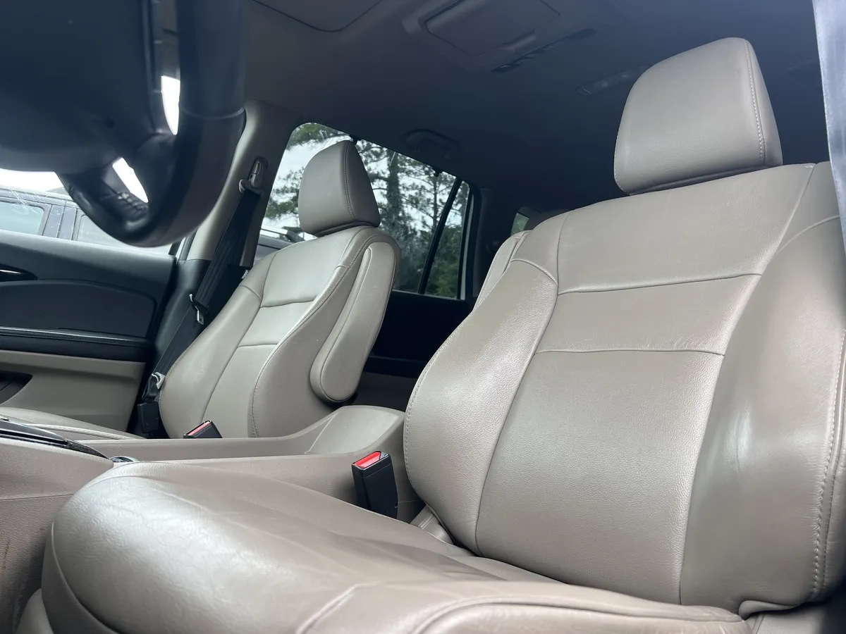 2018 Honda Pilot Touring FWD thumbnail 3