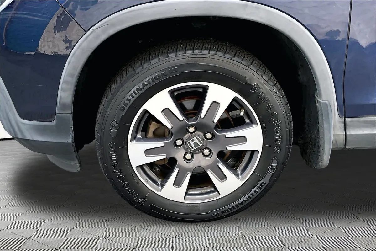 2018 Honda Ridgeline RTL-E thumbnail 10