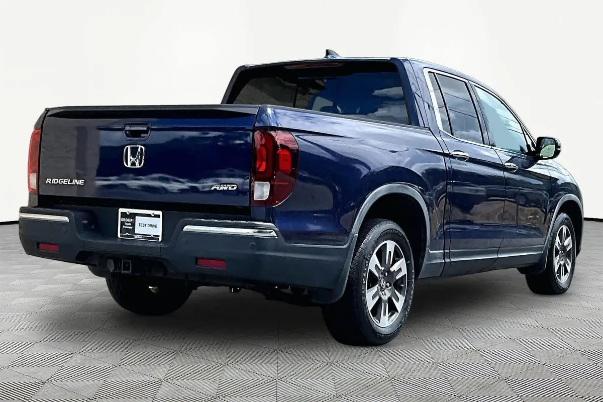 2018 Honda Ridgeline RTL-E thumbnail 12