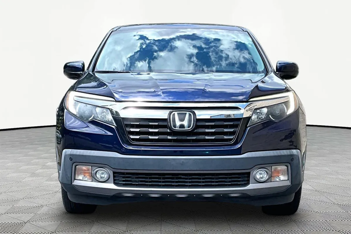 2018 Honda Ridgeline RTL-E thumbnail 3