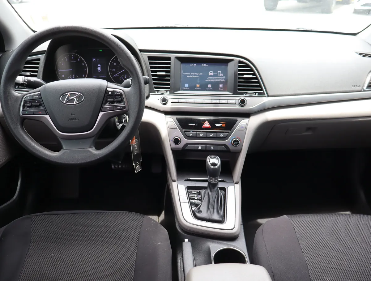 2018 Hyundai Elantra SEL thumbnail 15
