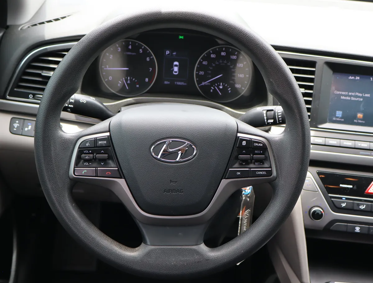 2018 Hyundai Elantra SEL thumbnail 16
