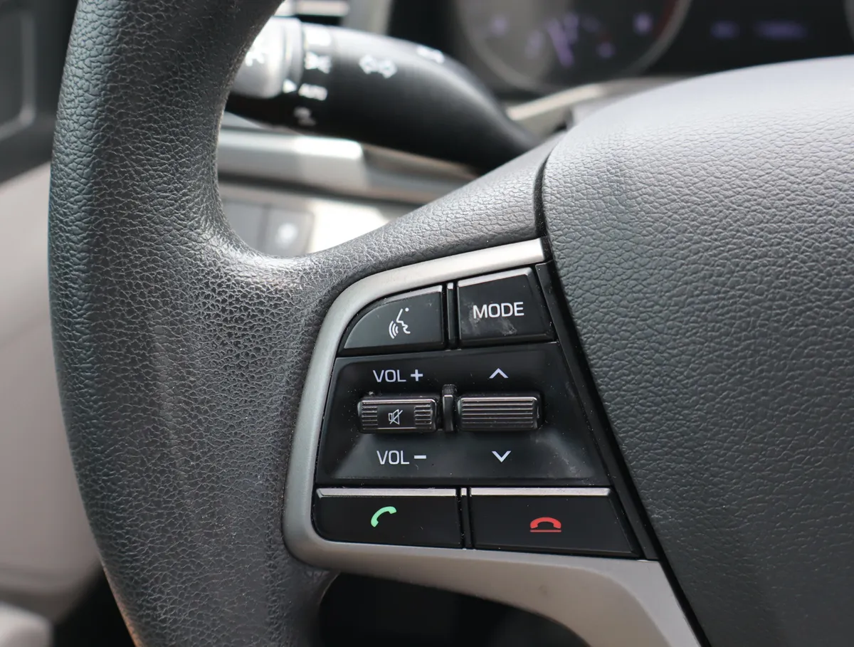2018 Hyundai Elantra SEL thumbnail 18