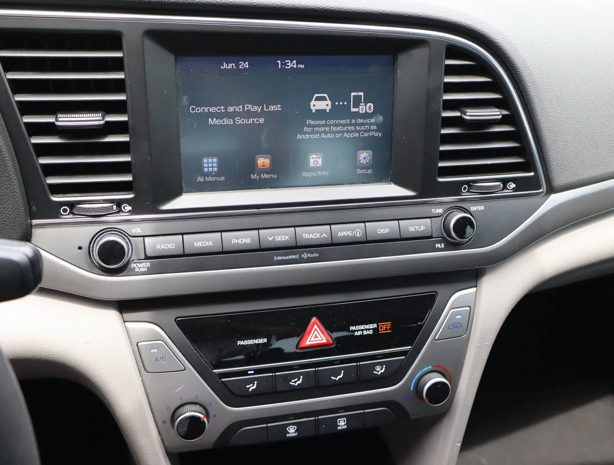 2018 Hyundai Elantra SEL thumbnail 23