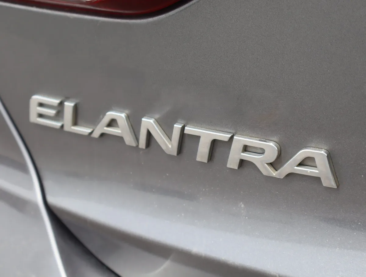 2018 Hyundai Elantra SEL thumbnail 30