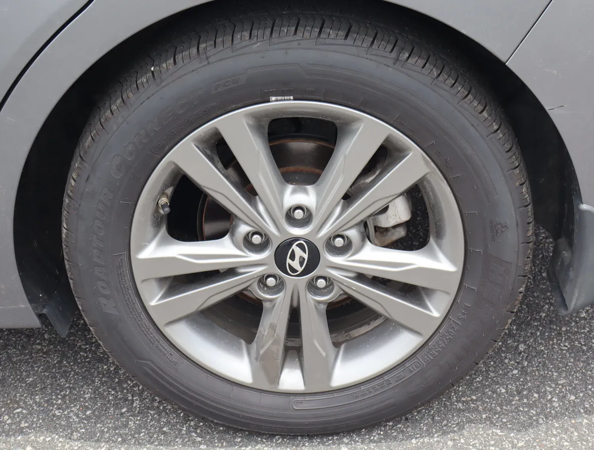 2018 Hyundai Elantra SEL thumbnail 31