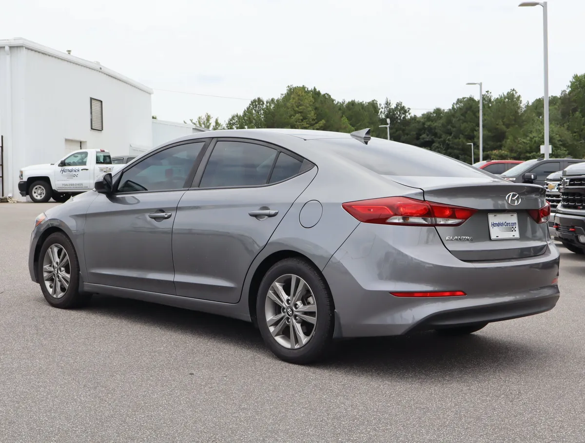 2018 Hyundai Elantra SEL thumbnail 6