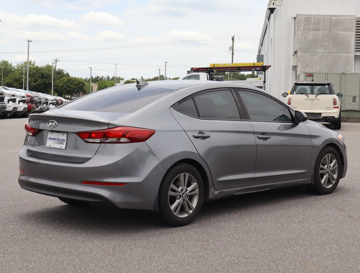 2018 Hyundai Elantra SEL thumbnail 8