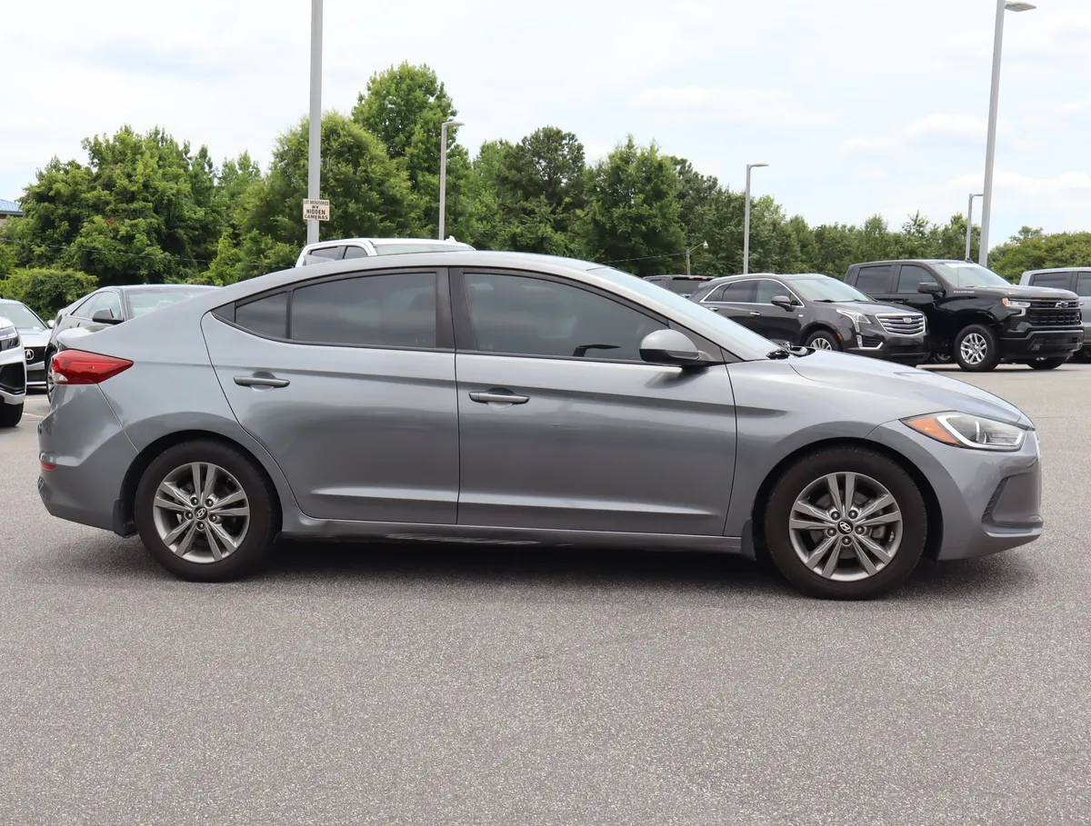 2018 Hyundai Elantra SEL thumbnail 9