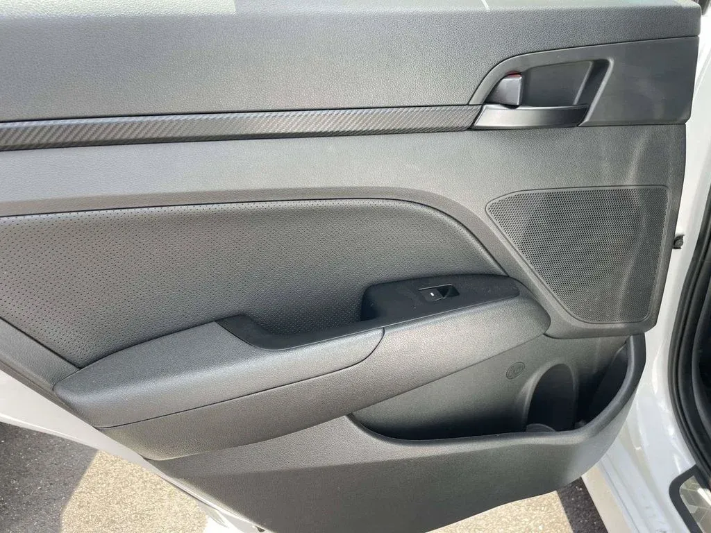 2018 Hyundai Elantra Sport thumbnail 11