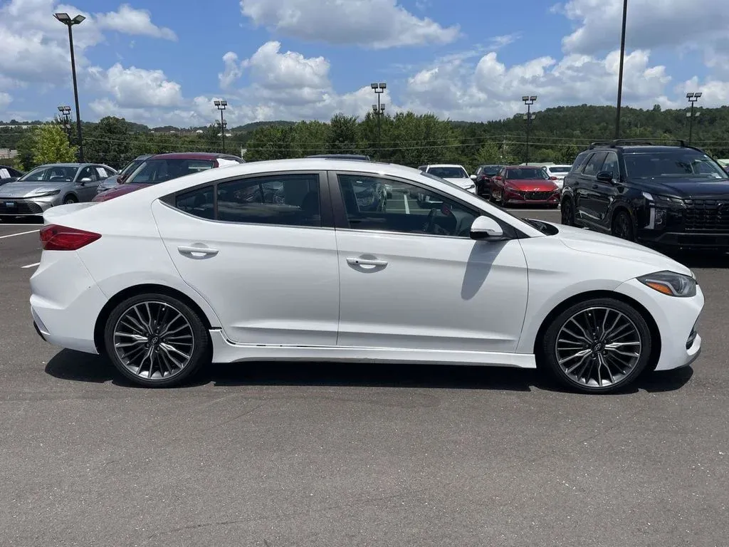 2018 Hyundai Elantra Sport thumbnail 2