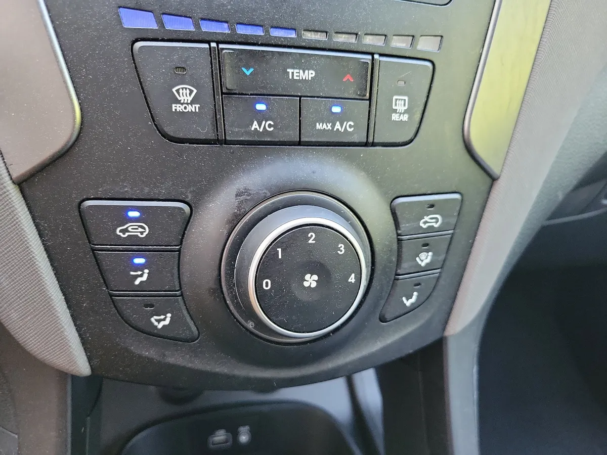2018 Hyundai Santa Fe Sport 2.4L thumbnail 18