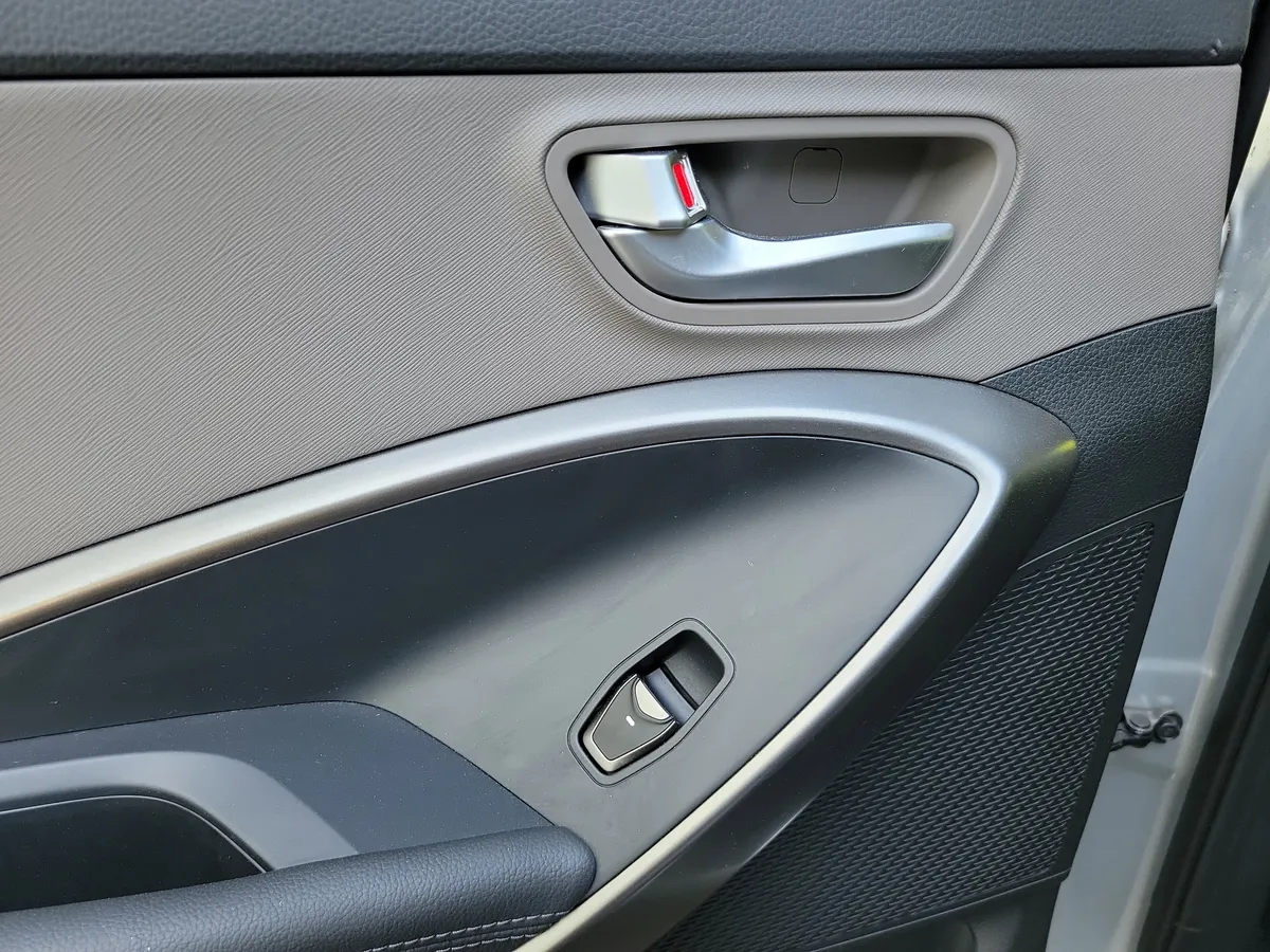 2018 Hyundai Santa Fe Sport 2.4L thumbnail 25