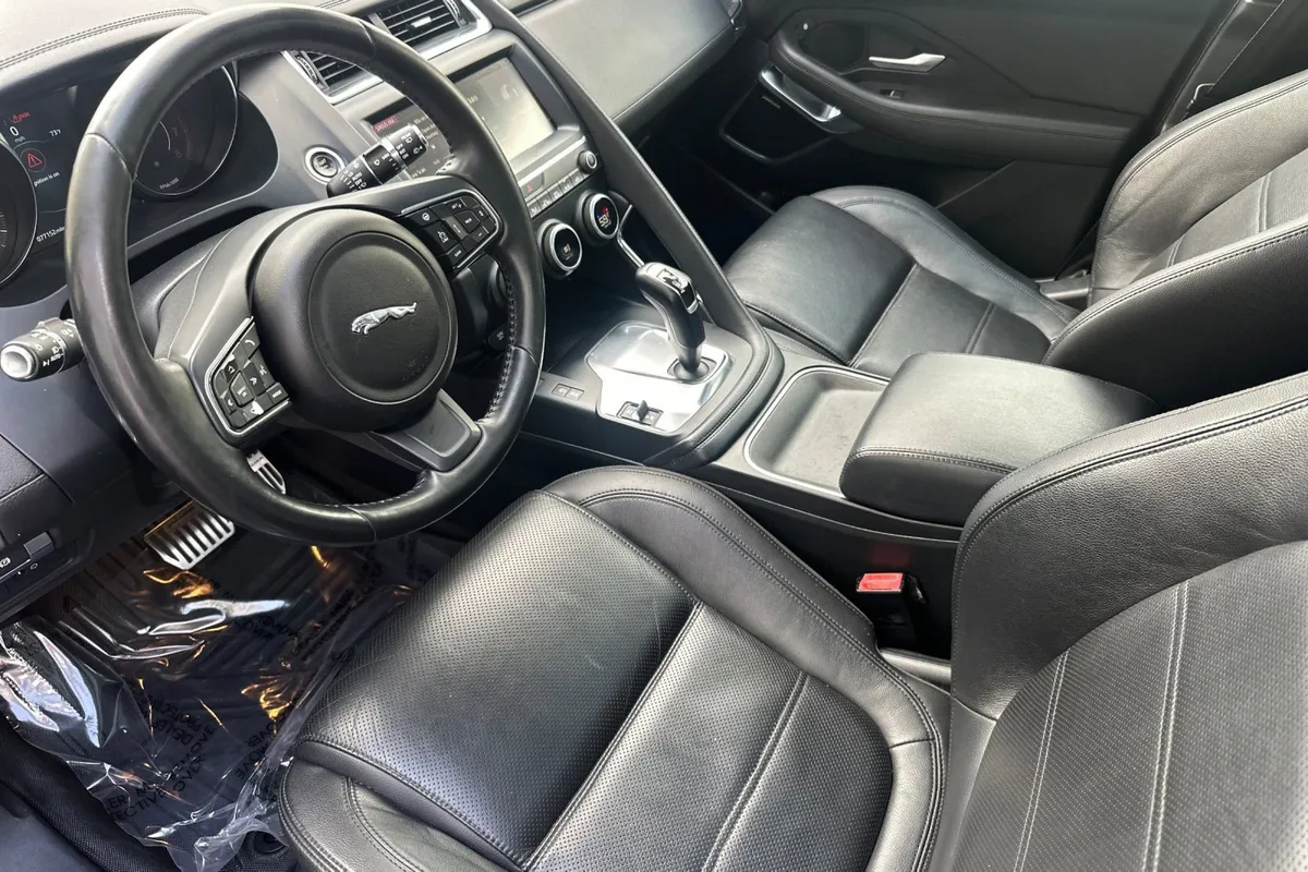 2018 Jaguar E-PACE SE thumbnail 10