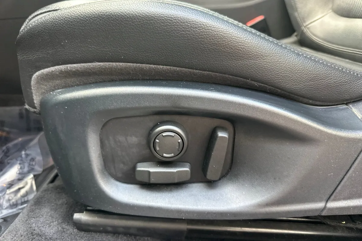 2018 Jaguar E-PACE SE thumbnail 13