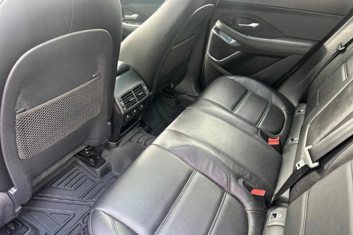 2018 Jaguar E-PACE SE thumbnail 14