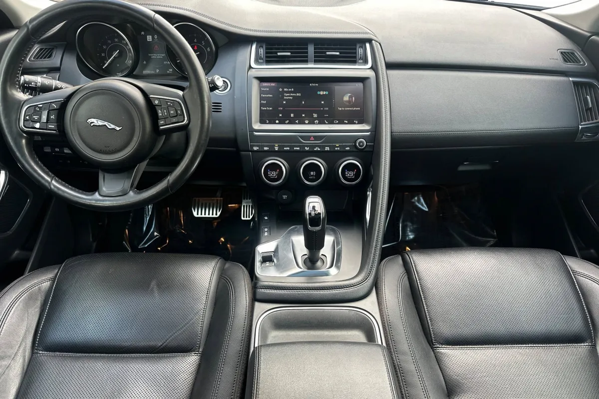 2018 Jaguar E-PACE SE thumbnail 16