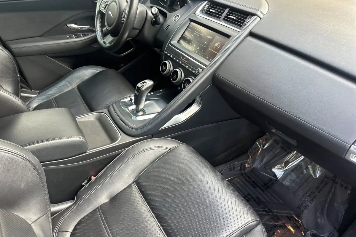 2018 Jaguar E-PACE SE thumbnail 18