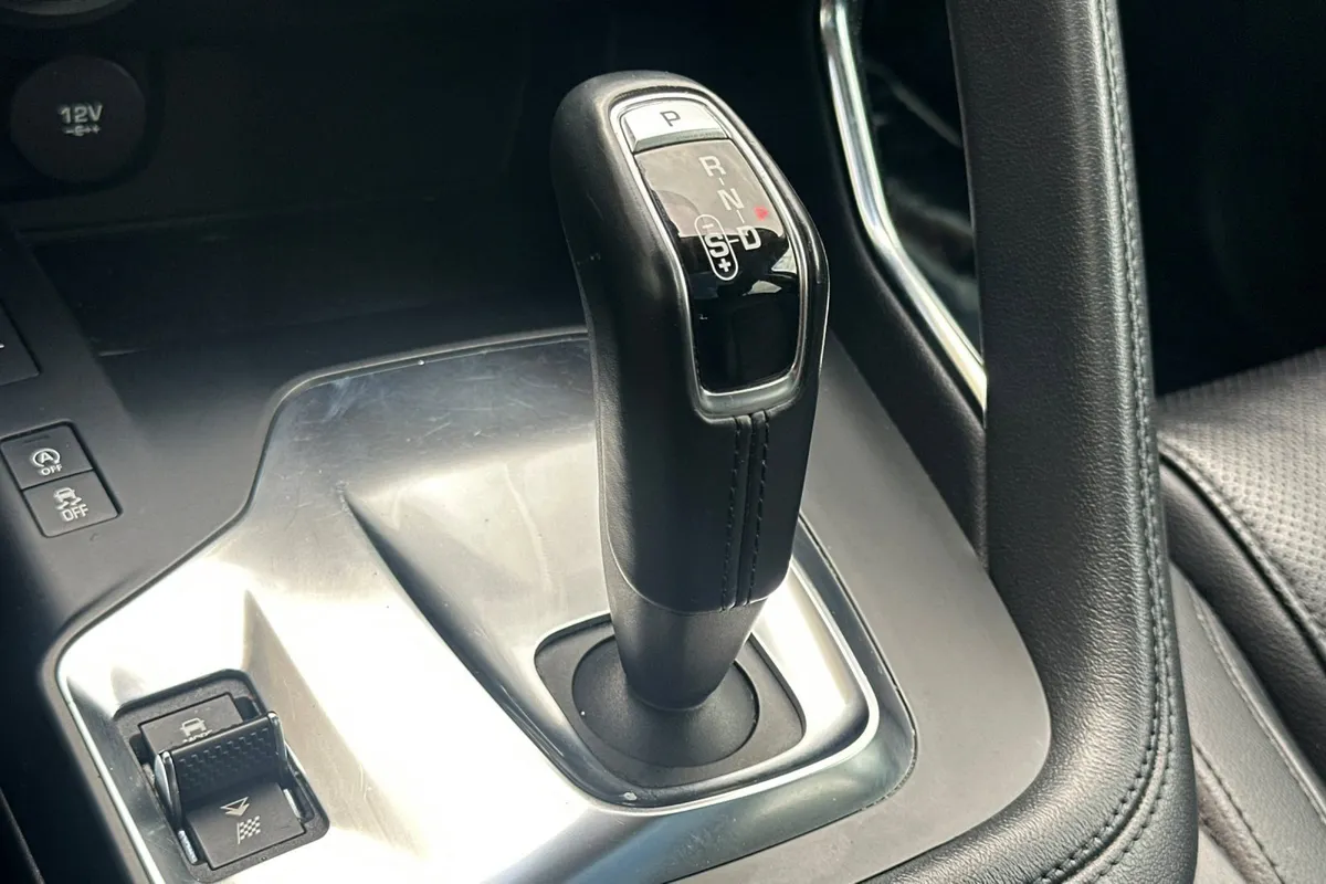 2018 Jaguar E-PACE SE thumbnail 25