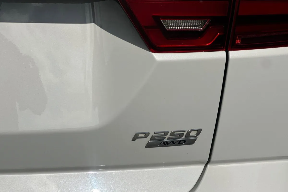 2018 Jaguar E-PACE SE thumbnail 36