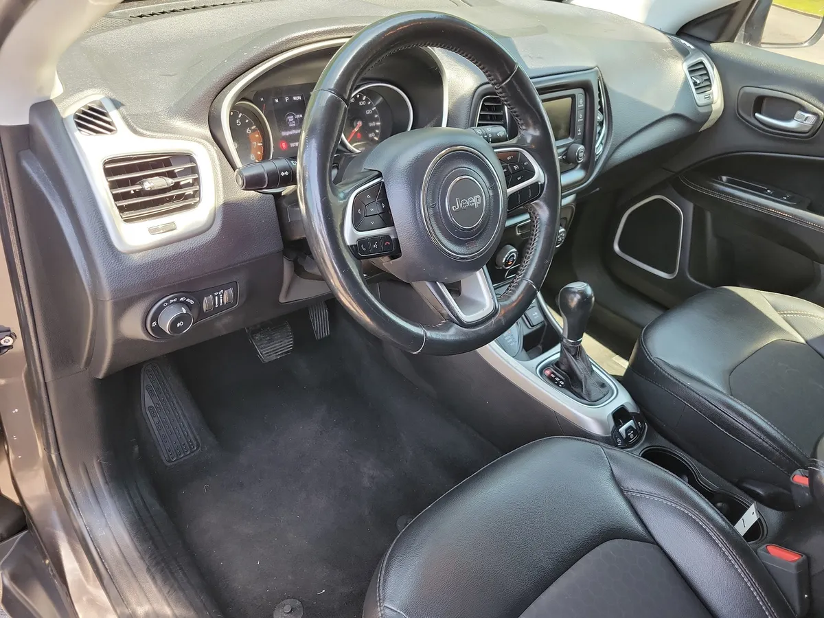 2018 Jeep Compass Latitude 4x4 thumbnail 3