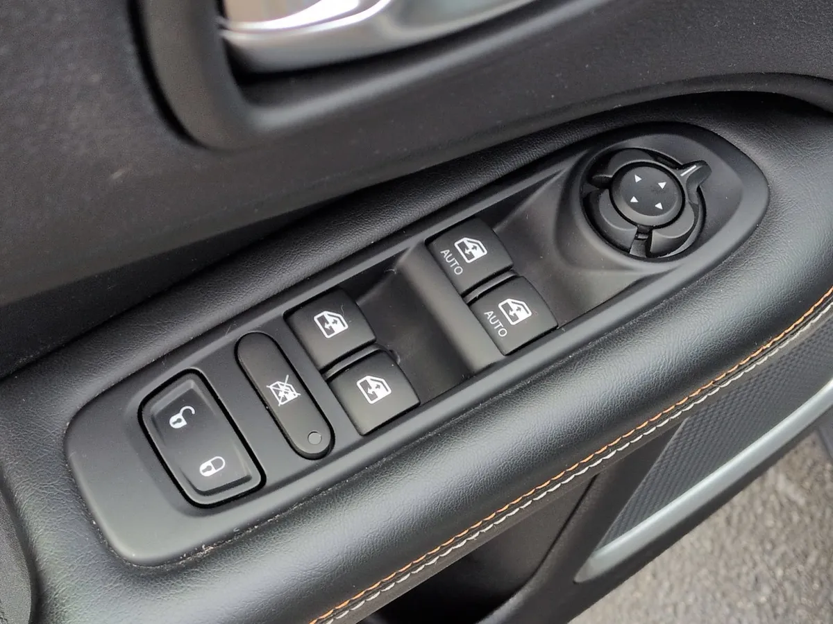 2018 Jeep Compass Latitude thumbnail 14