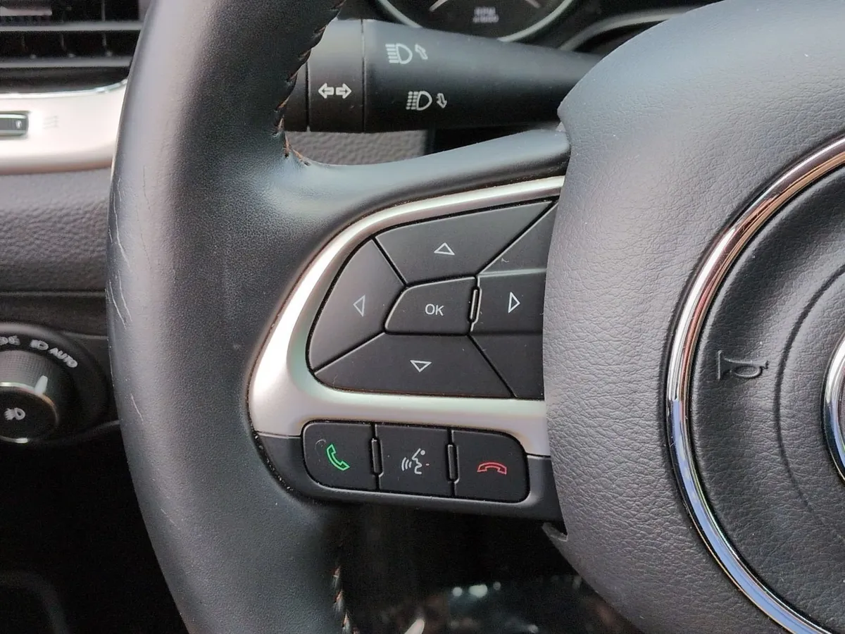 2018 Jeep Compass Latitude thumbnail 18