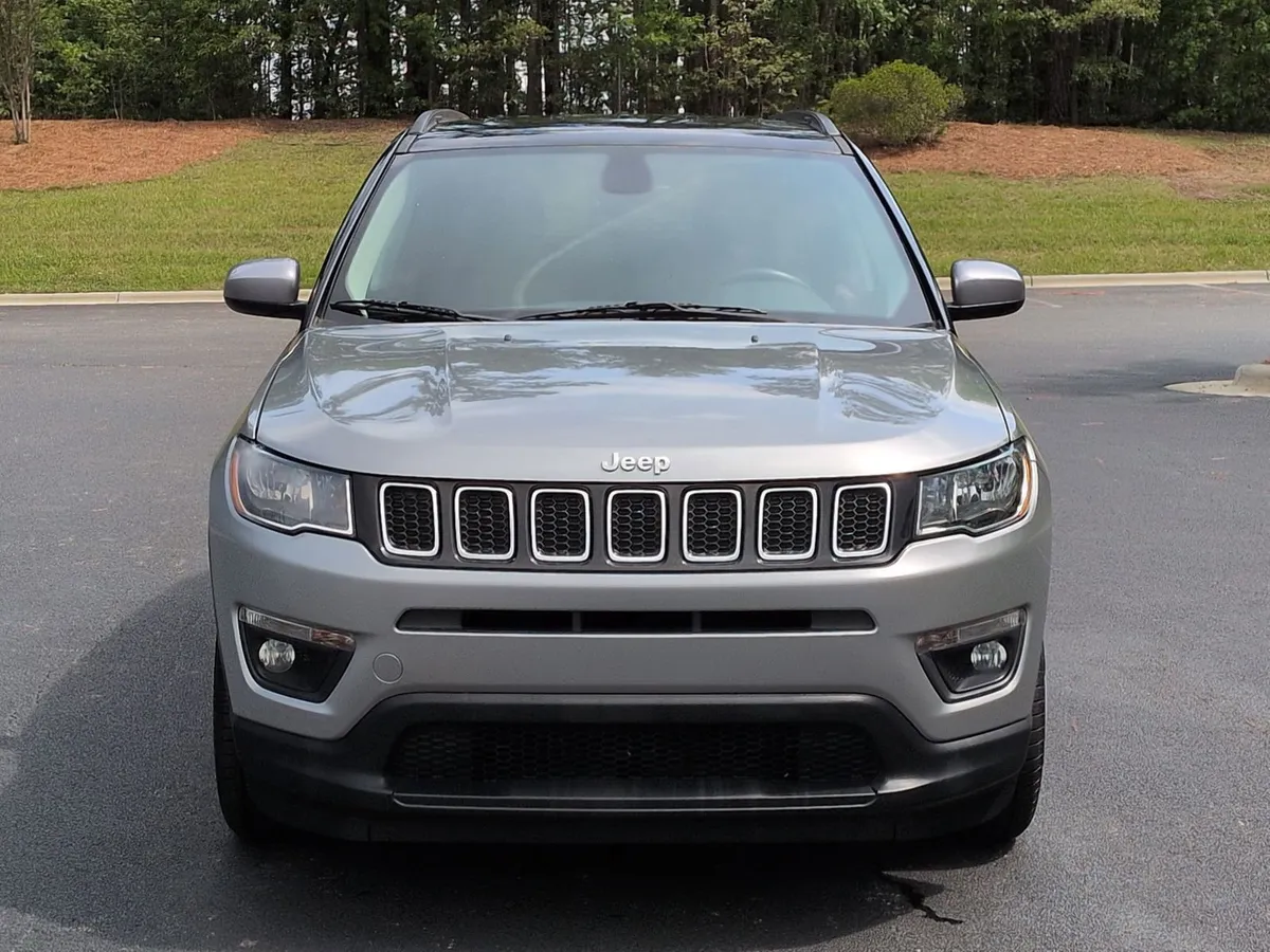 2018 Jeep Compass Latitude thumbnail 2