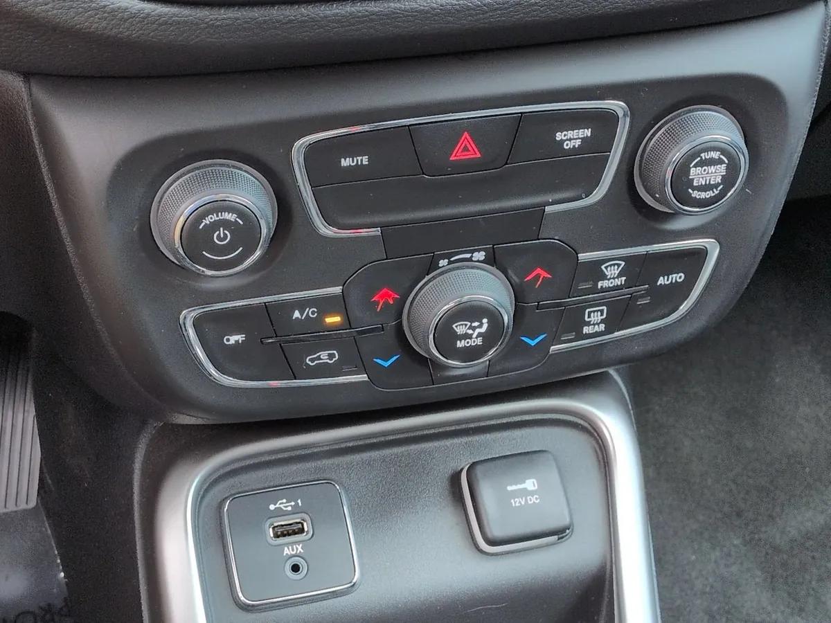 2018 Jeep Compass Latitude thumbnail 23