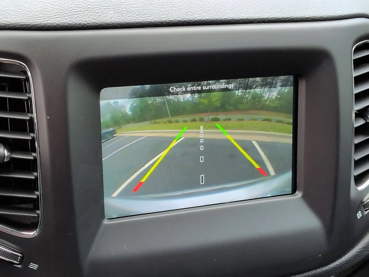 2018 Jeep Compass Latitude thumbnail 24