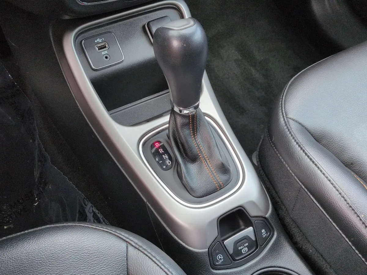 2018 Jeep Compass Latitude thumbnail 25