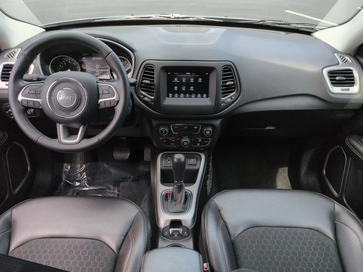 2018 Jeep Compass Latitude thumbnail 27