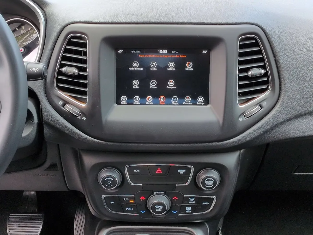 2018 Jeep Compass Latitude thumbnail 28