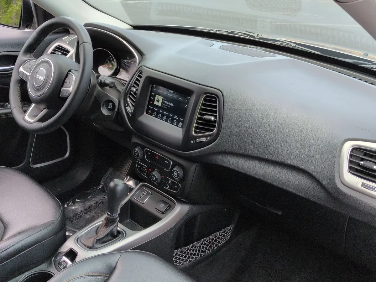 2018 Jeep Compass Latitude thumbnail 31