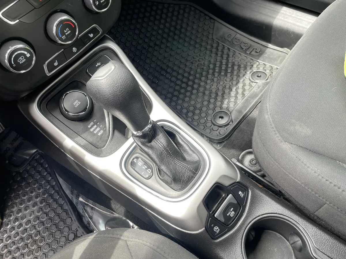2018 Jeep Compass Sport thumbnail 24